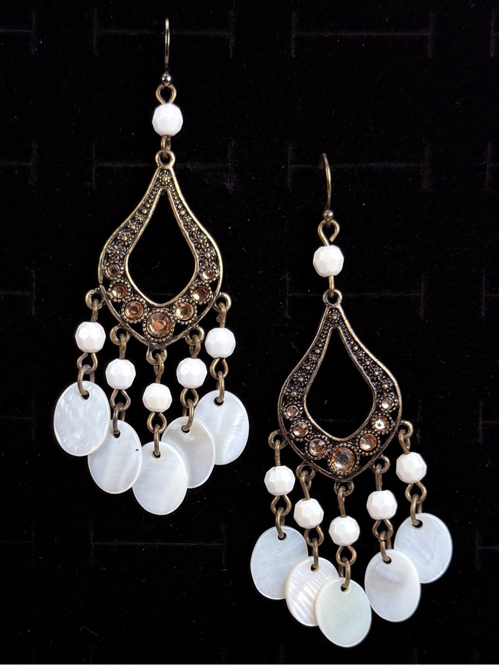 Pretty vintage aged chandelier shell dangle costume pierced earrings